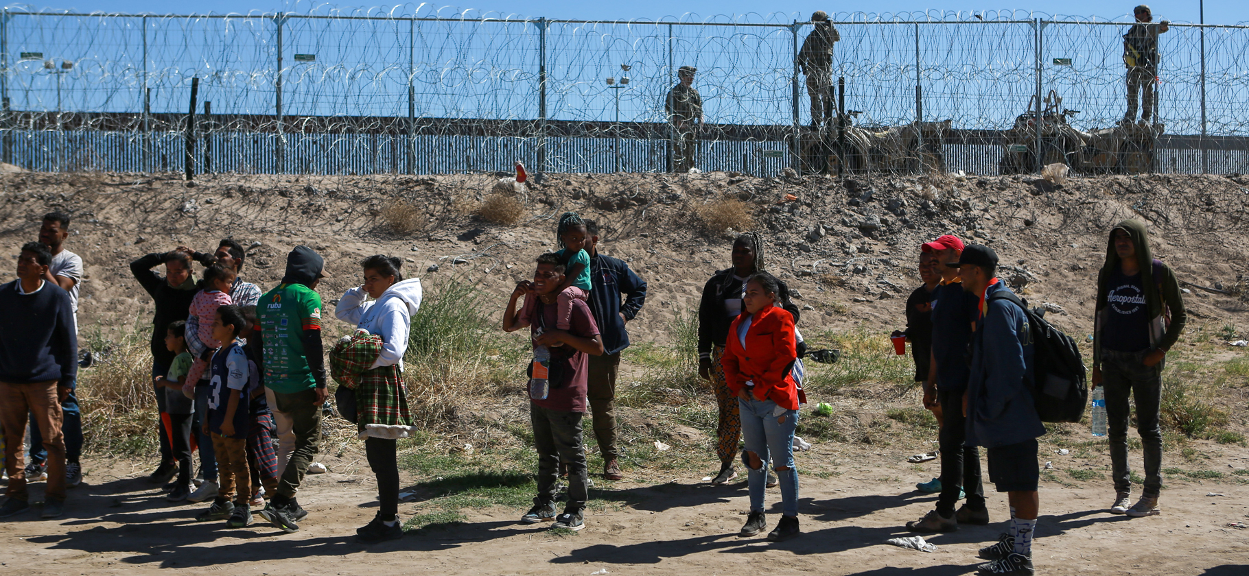 США временно запретили получать убежище на границе с Мексикой
