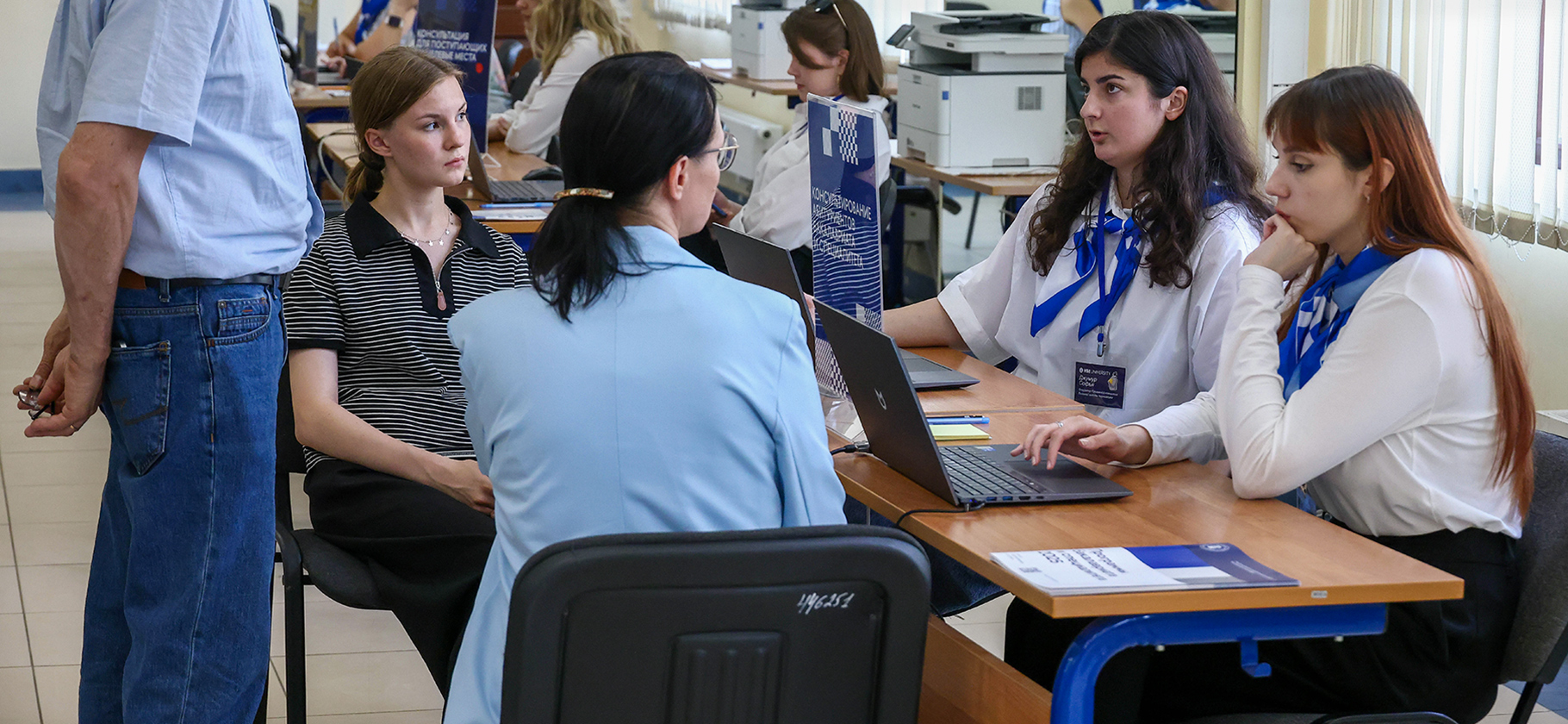 В российских вузах в 2026 году сократят 45 000 платных мест