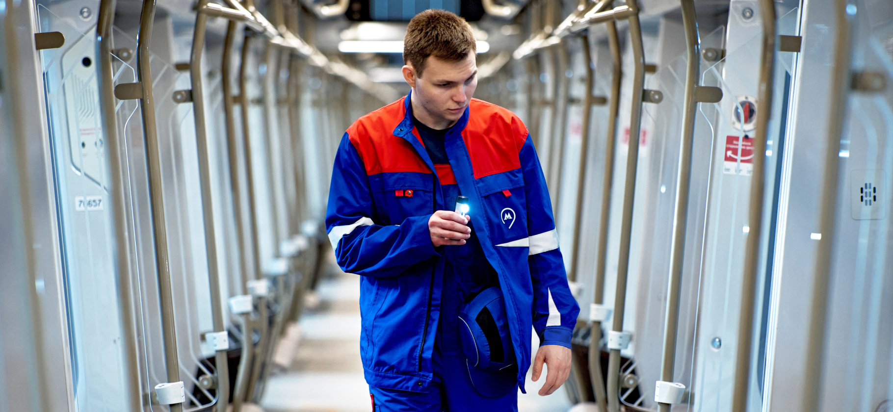 Как устроена работа в московском метро: зарплаты, график и необычные вакансии