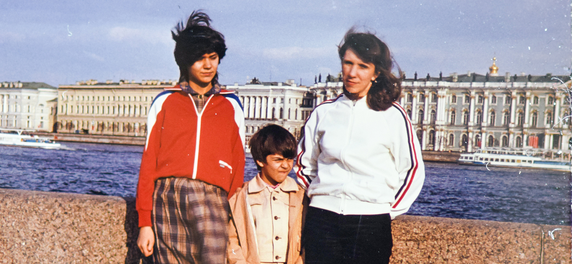 «Чемпион по прода­жам — граненый стакан»: кто и как зарабатывает на ностальгии россиян по СССР