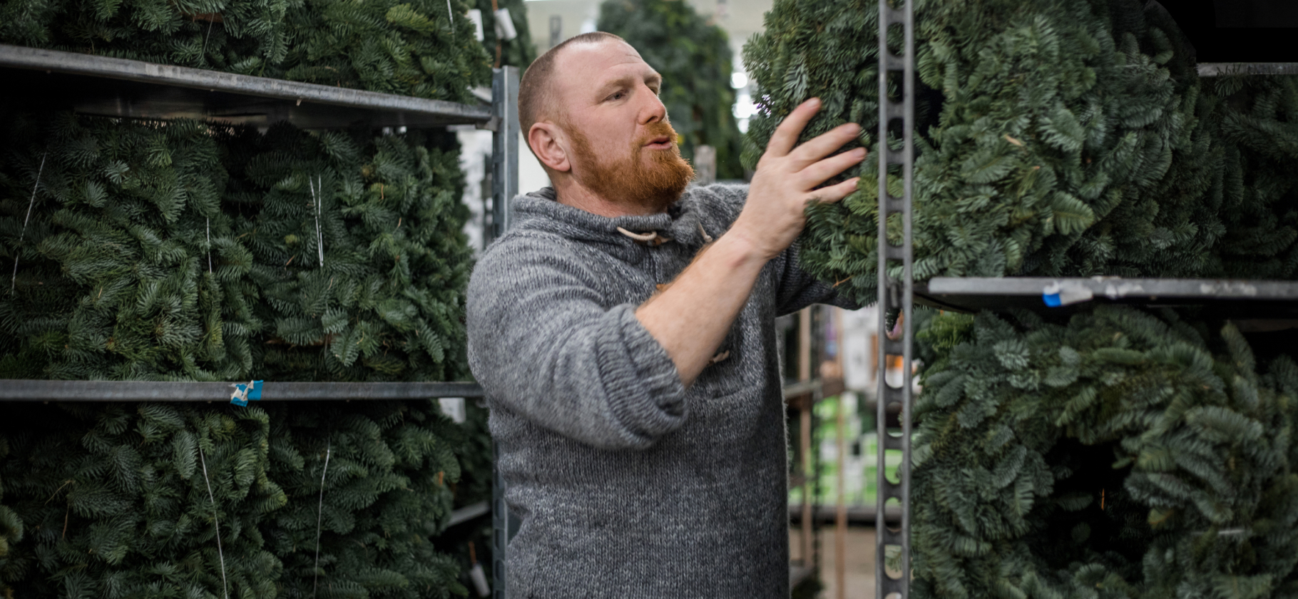 Где подработать на Новый год: 11 вари­антов для под­ростков и взрослых