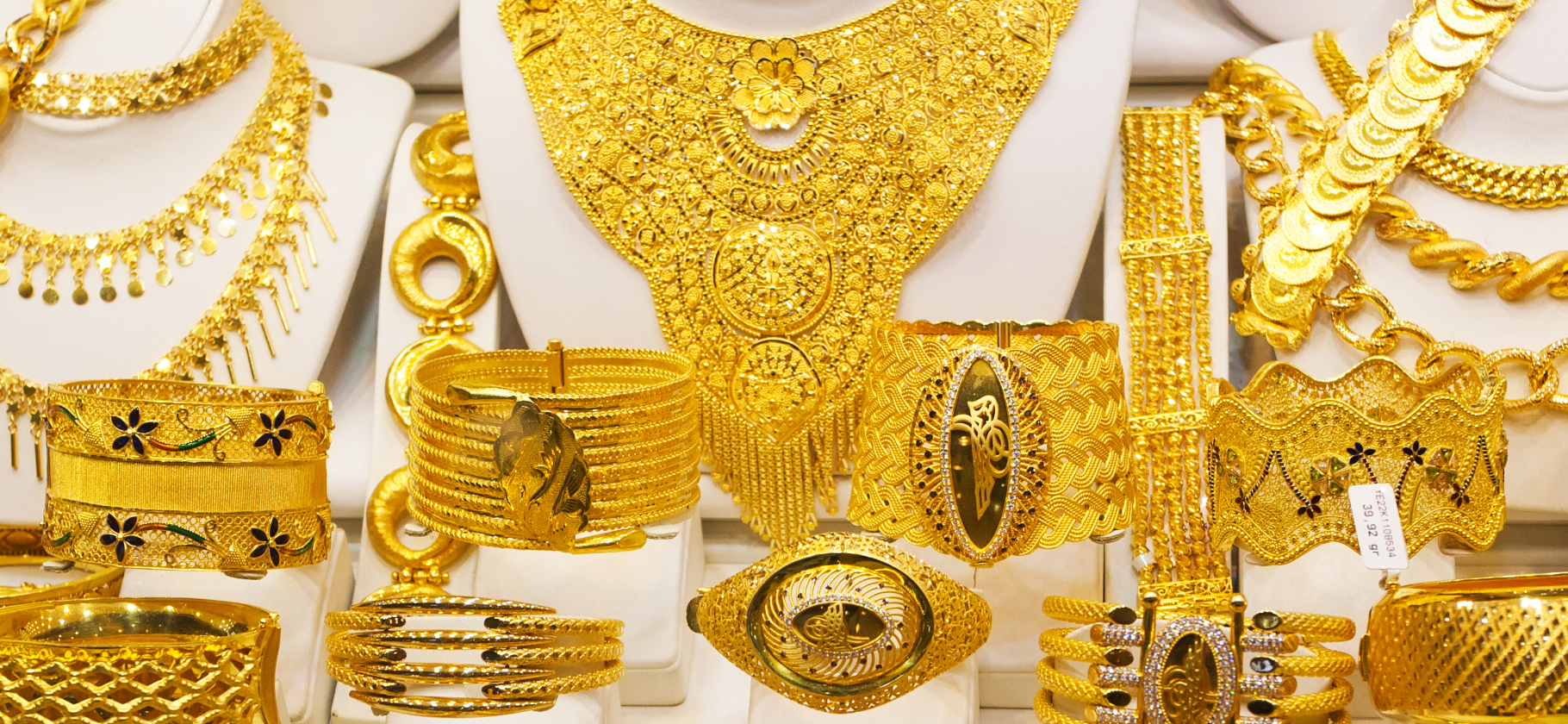 Какие сувениры привезти из ОАЭ: 17 небанальных идей