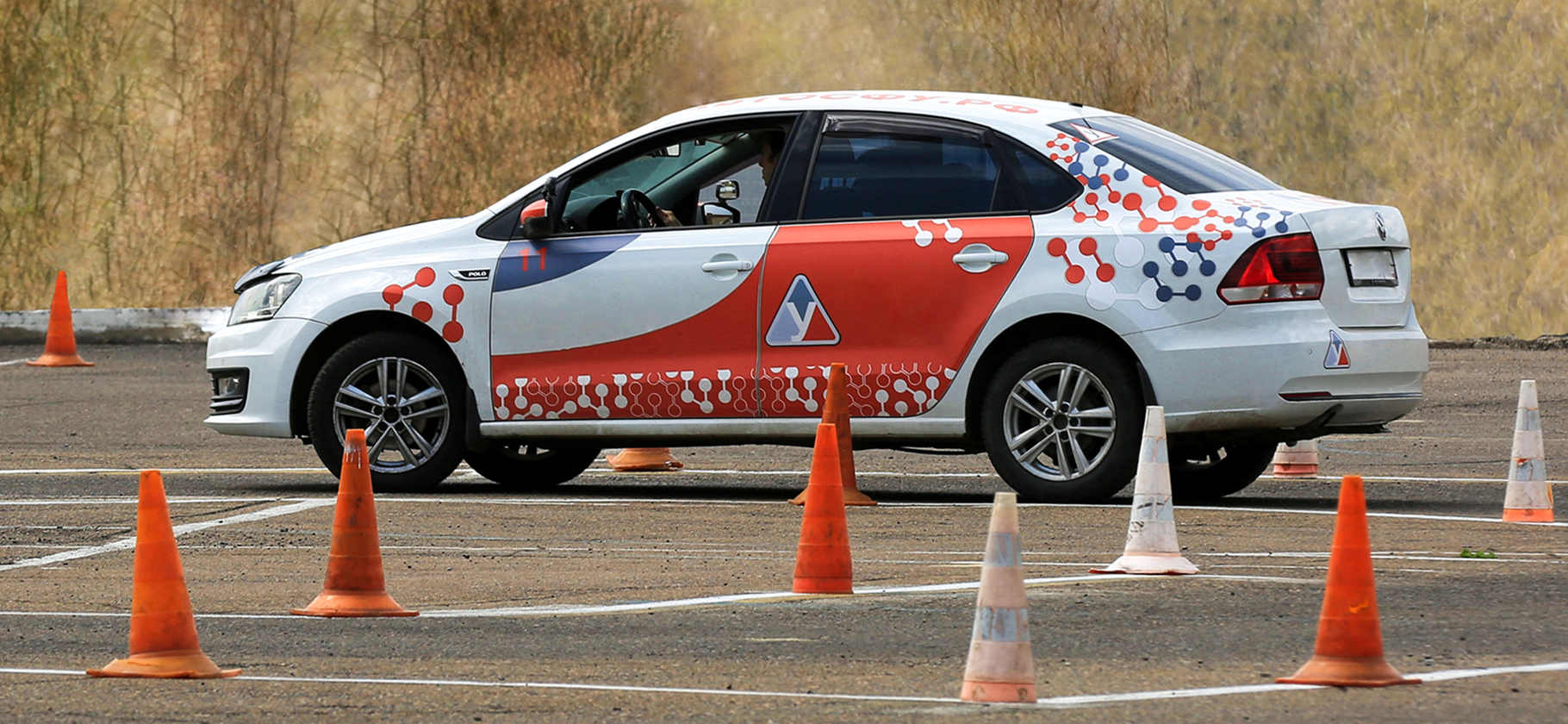 Президент подписал закон о создании публичного рейтинга автошкол