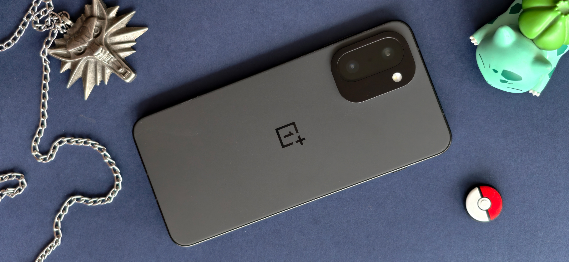 Тест OnePlus 15R в 6 самых тре­бова­тель­ных играх и бенч­мар­ках, срав­нение с конкурен­тами