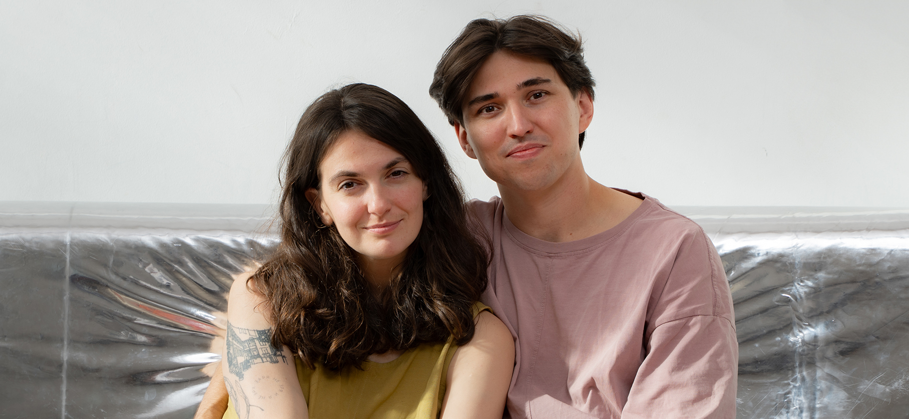 «Мы выросли на вещах мракобес­ных цветов с рынка»: как папа делает одежду для детей миллениалов