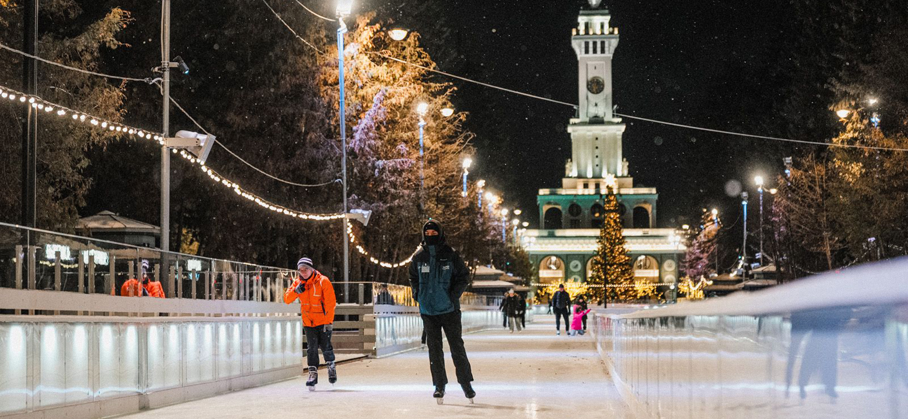 На Северном речном вокзале в Москве открылся большой бесплатный каток