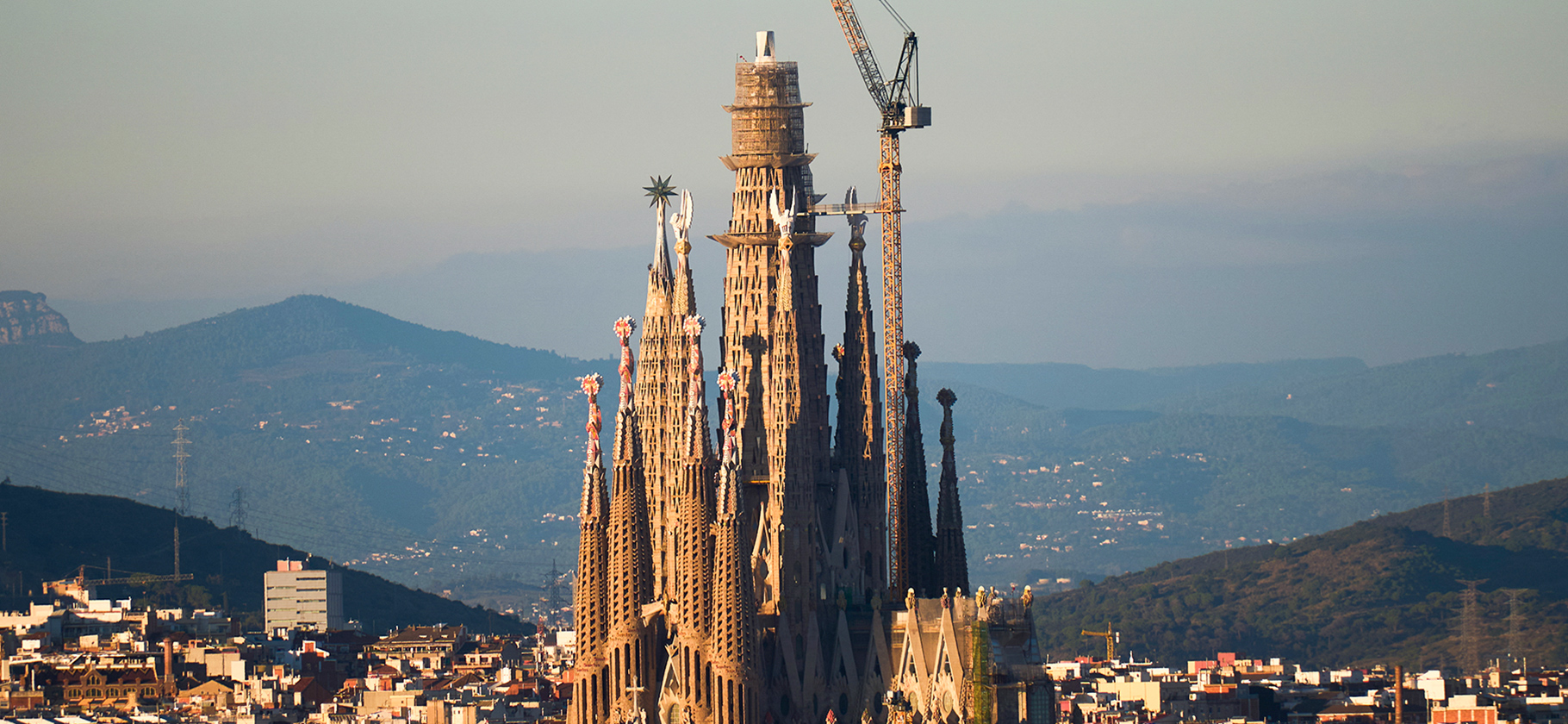 Саграда Фамилия в Барселоне стала самым высоким хри­стианским храмом в мире. Одно фото
