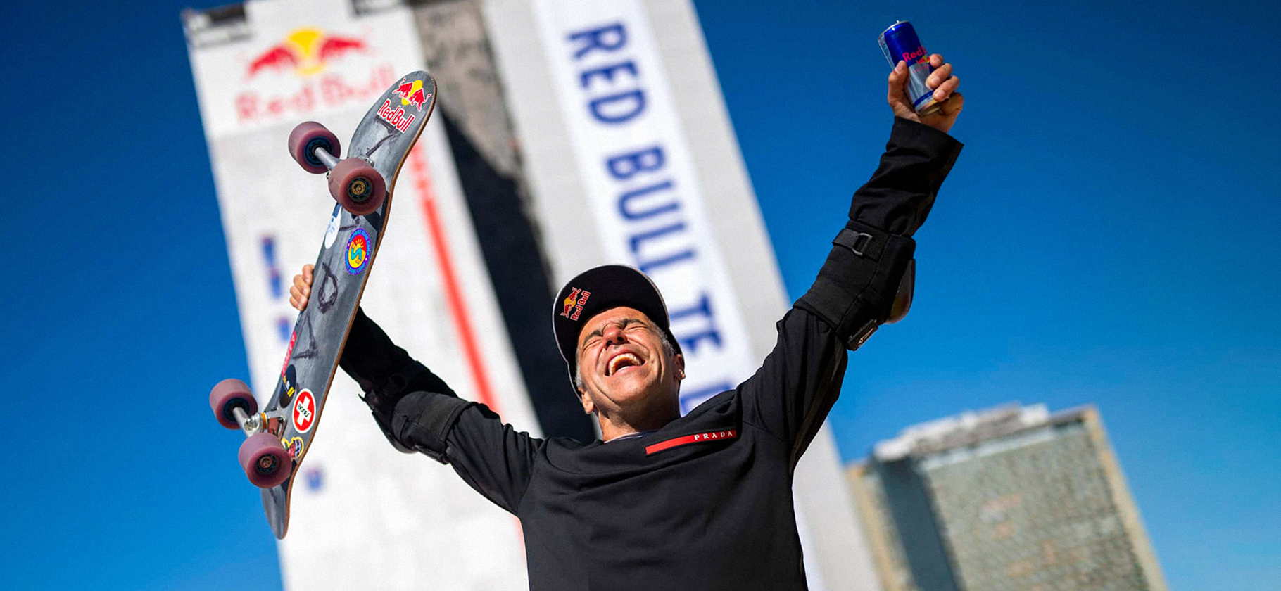 Скейтбордист Сандро Диас скатился с высоты 22⁠-⁠этажного здания и поставил два мировых рекорда