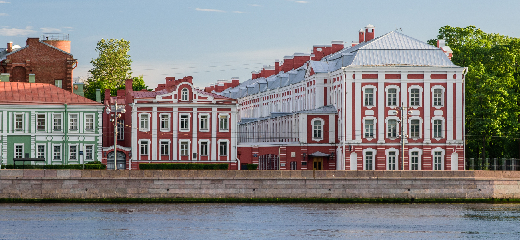 14 колледжей при вузах в Санкт-Петербурге