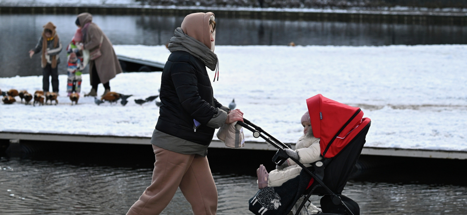 Правительство определило, как считать время ухода за ребенком до 1,5 года в страхо­вом стаже родителя