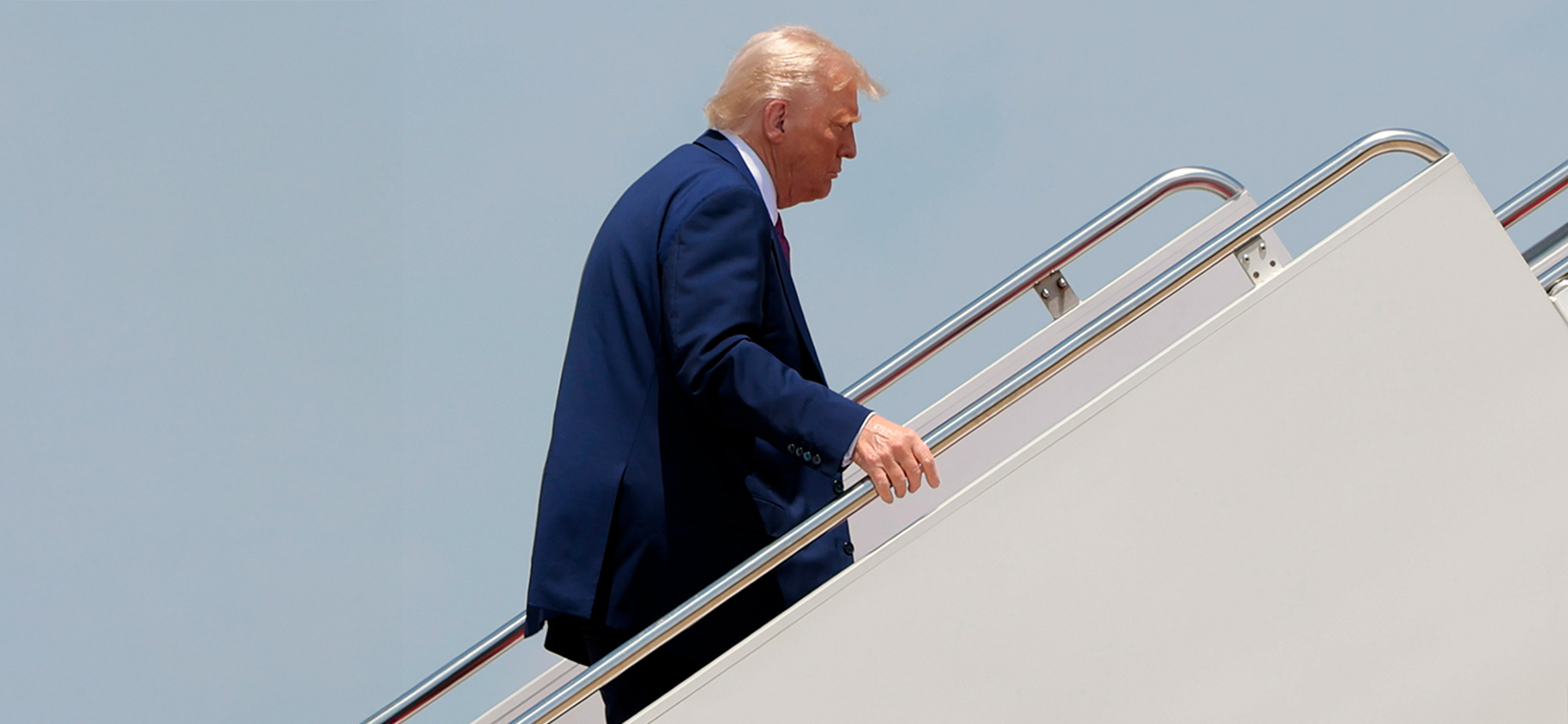 Индекс Мосбиржи начал расти после того, как Дональд Трамп отложил новые санкции против России