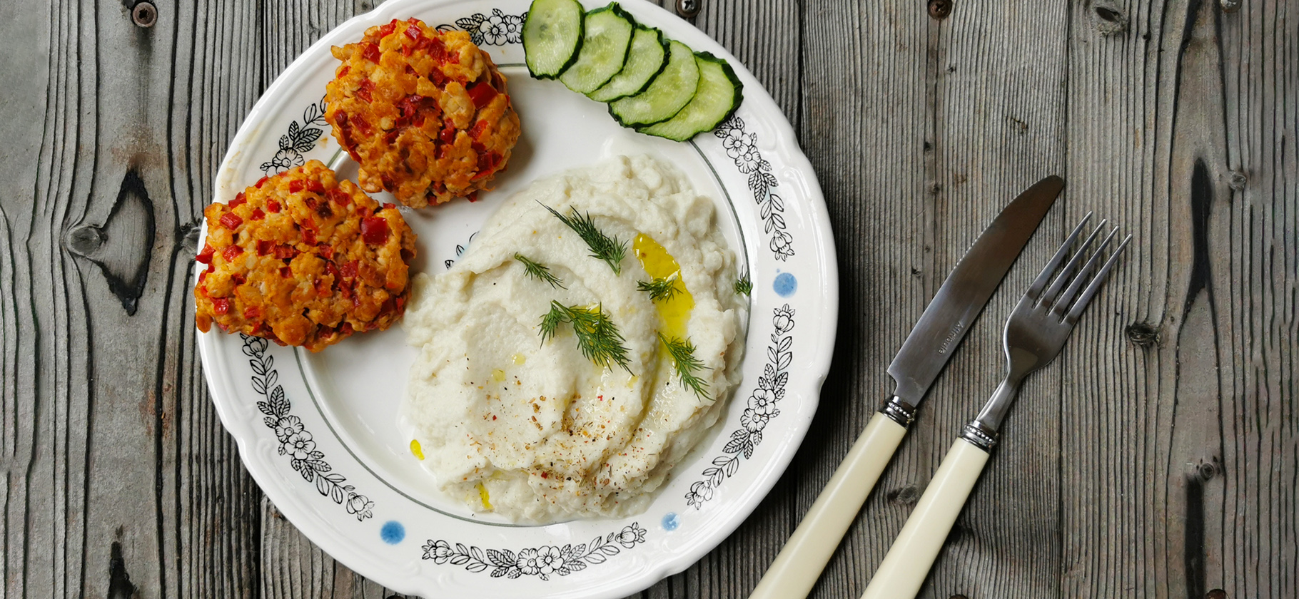 Легкий ужин за полчаса: рецепт котлет из индейки с пюре из цветной капусты