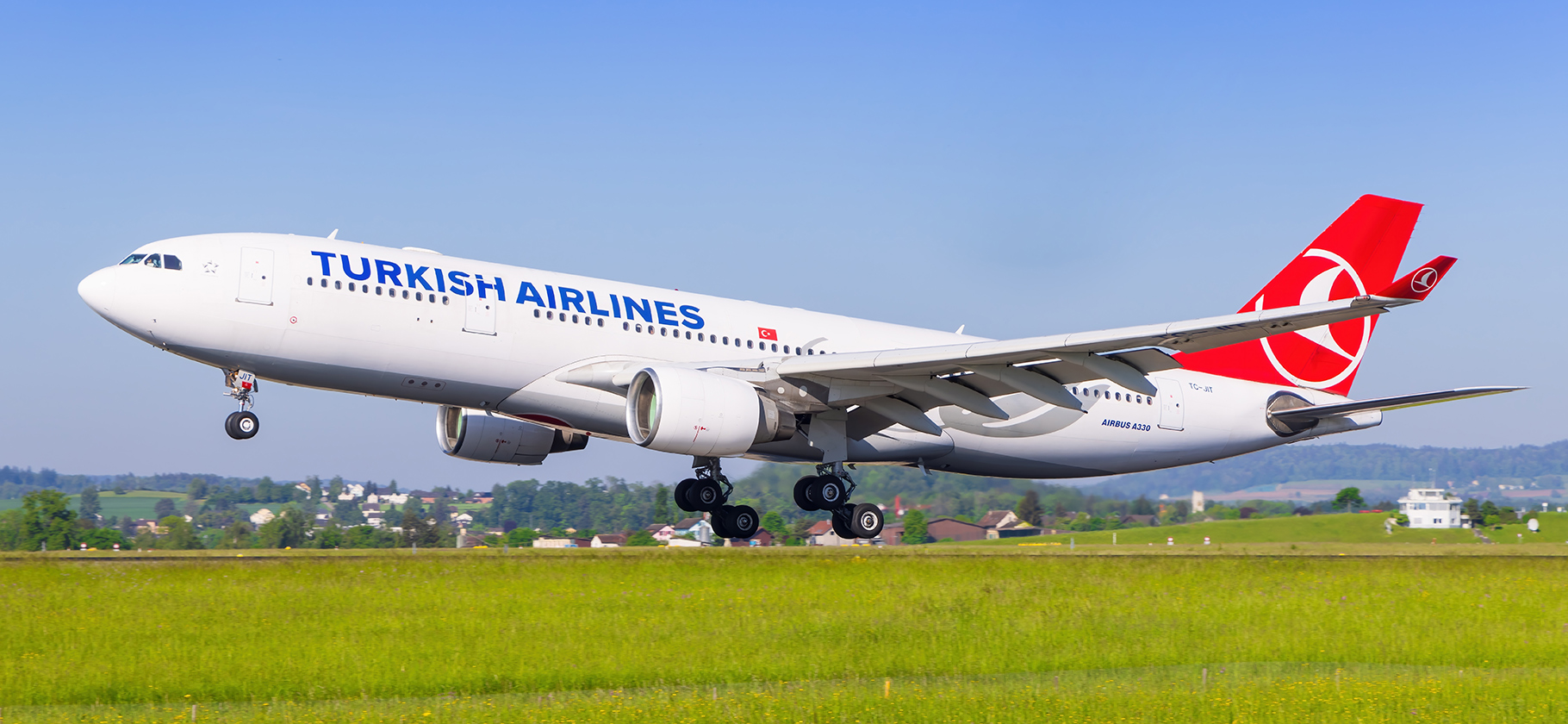 Turkish Airlines будет штрафовать за подъем с кресла и отстегивание ремня до остановки самолета