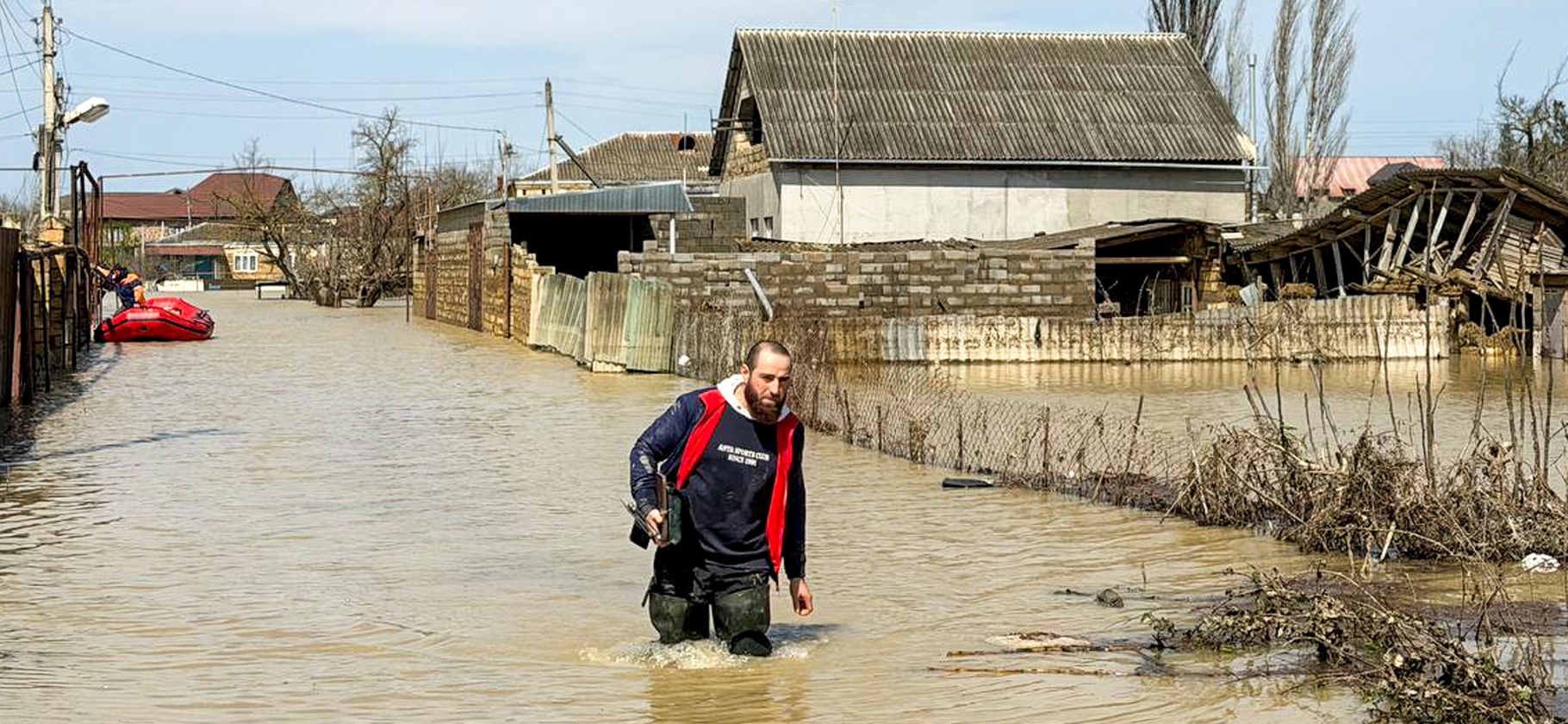 «Вытащила из воды 6 собак со щен­ками»: как волон­теры помо­гают Даге­стану после навод­нения