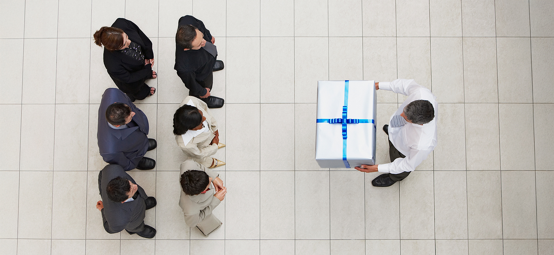 Правительство утвер­дило пере­чень отраслей для приме­не­ния пониженных ставок страхо­вых взносов: кто получил льготу