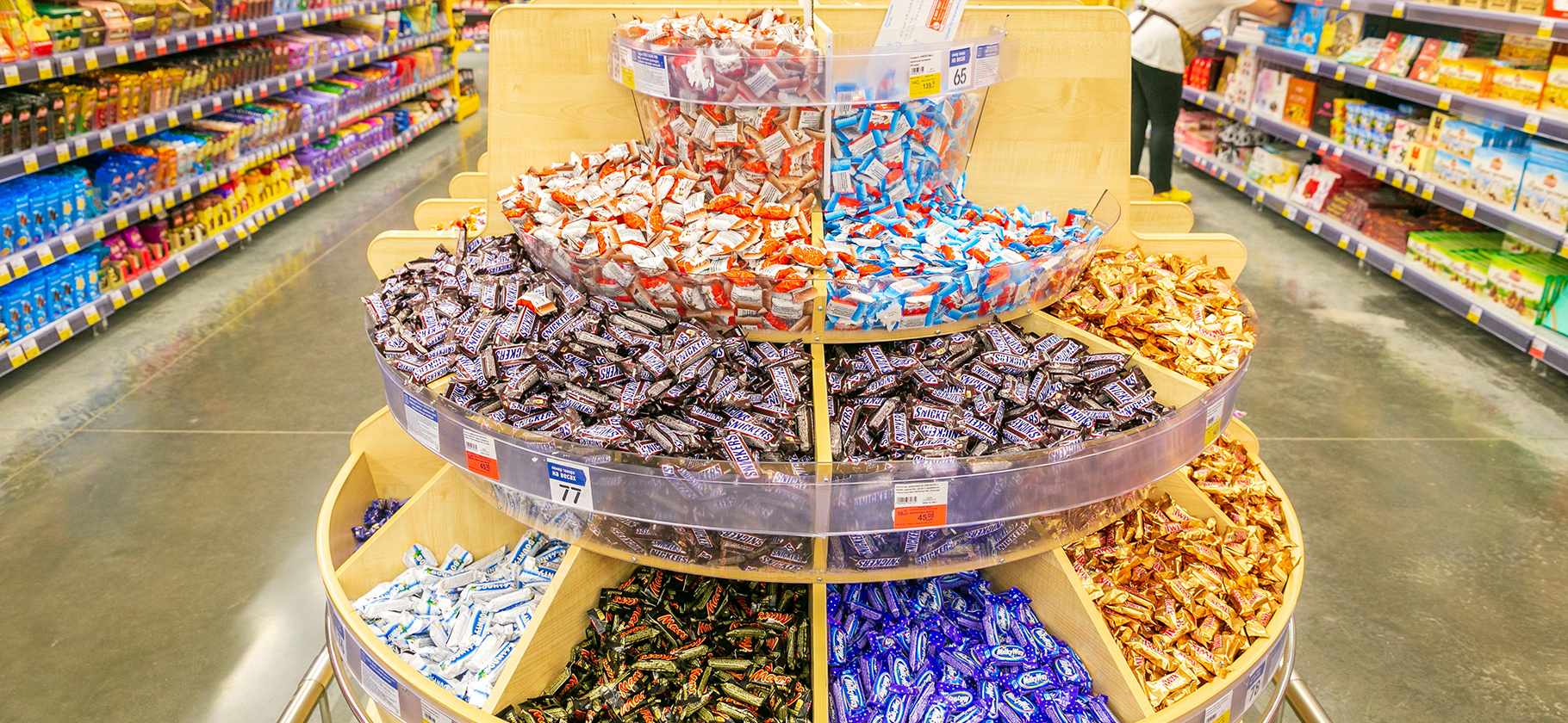 Как не купить испорченные конфеты в супермаркете