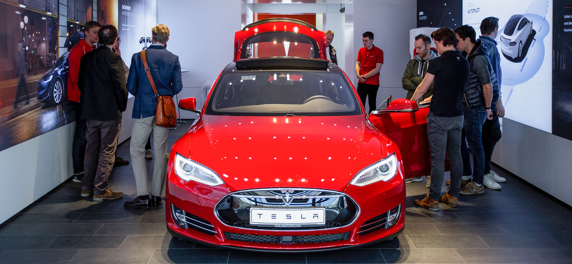 Продажи китайских электрокаров Tesla упали на 27%