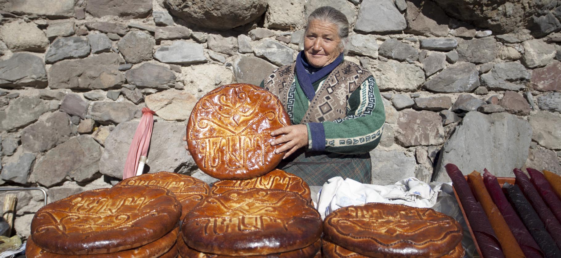 Сладкая лепешка гата и толма: где пробовать самые вкусные блюда Армении