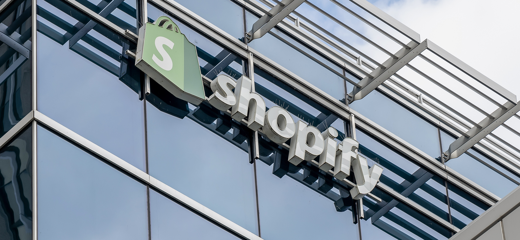 Shopify запланировала сплит акций 10 к 1 и выдачу основателю «суперакции»