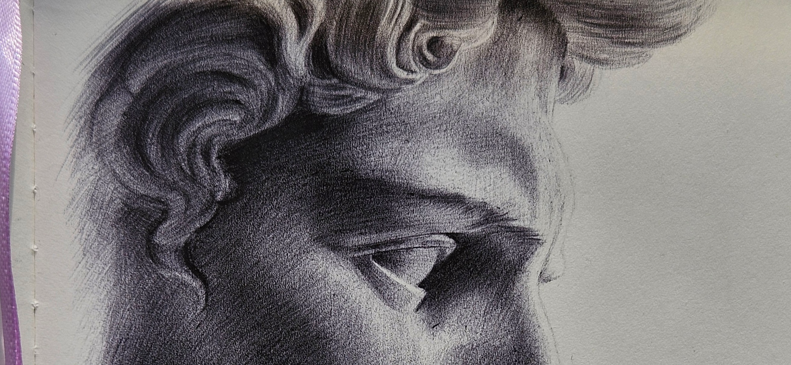 Мой рисунок: голова скульптуры черной ручкой