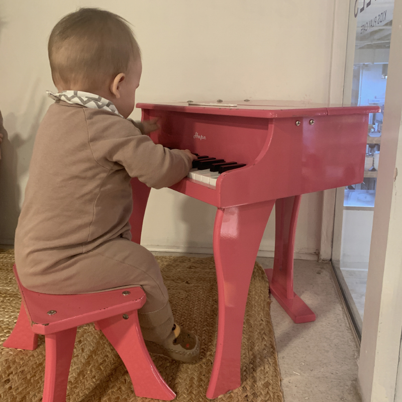 В Littles ребенок может впервые попробовать себя в музыке