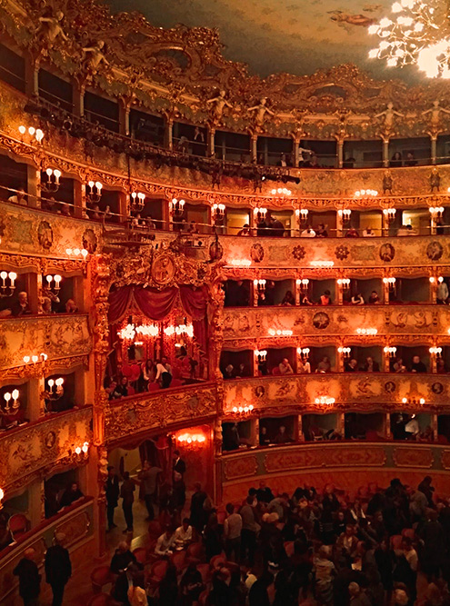 Оперный театр «Ла Фениче», один из самых знаменитых в Европе, дает представления каждый день