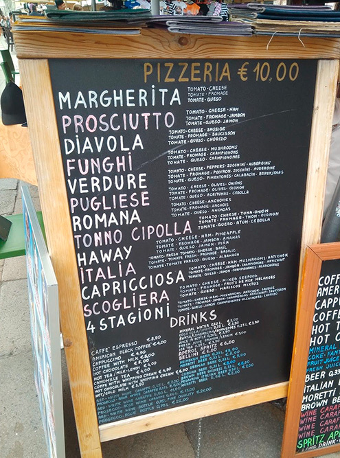 Примерные цены в районе Сан-Марко без учета обслуживания: пицца — 10—15 €, коктейль — 5—6 €