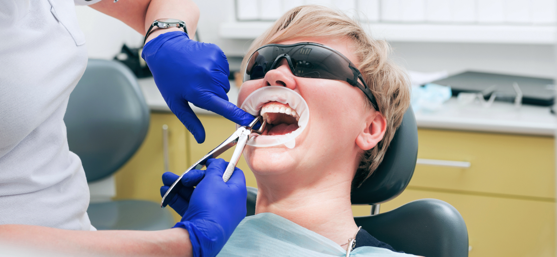 «Один зуб обошелся в 147 000 ₽»: сколько стоит имплантация зубов в разных городах