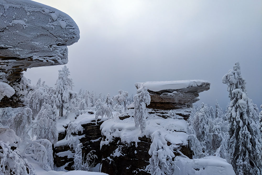 За красоту снежных шапок на деревьях пермяки называют это место уральской Лапландией