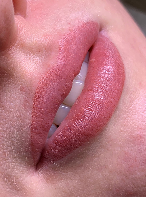Пример татуажа губ в акварельной технике. Источник: студия Ирины Левиной