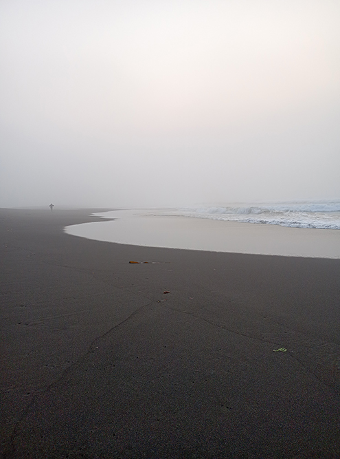 Так Халактырский пляж выглядит в шесть утра