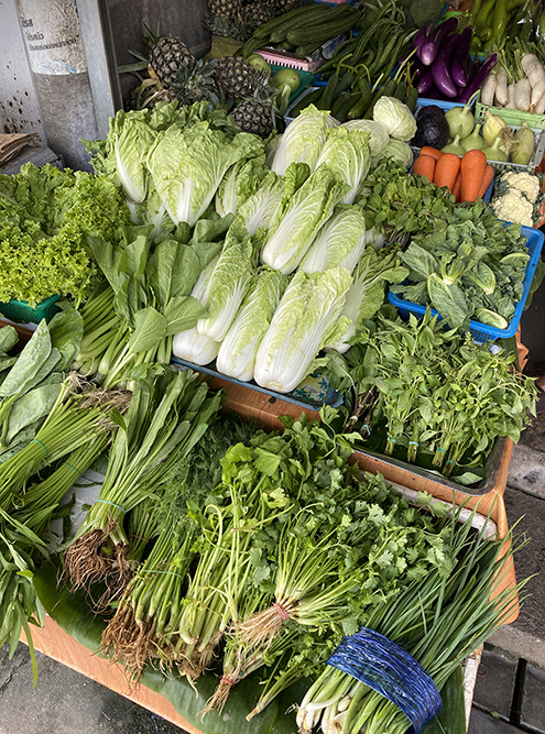Рынок в Тонг Сала с большим разнообразием фруктов, овощей и зелени без упаковки понравится сторонникам движения zero waste — «ноль отходов»