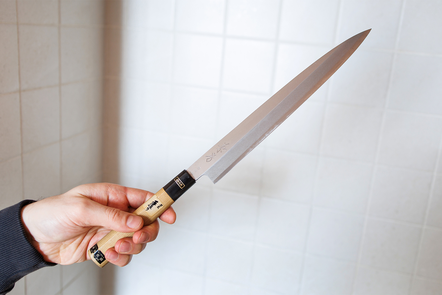 Любимый японский нож шефа: им удобно разделывать мясо или резать к завтраку лосось