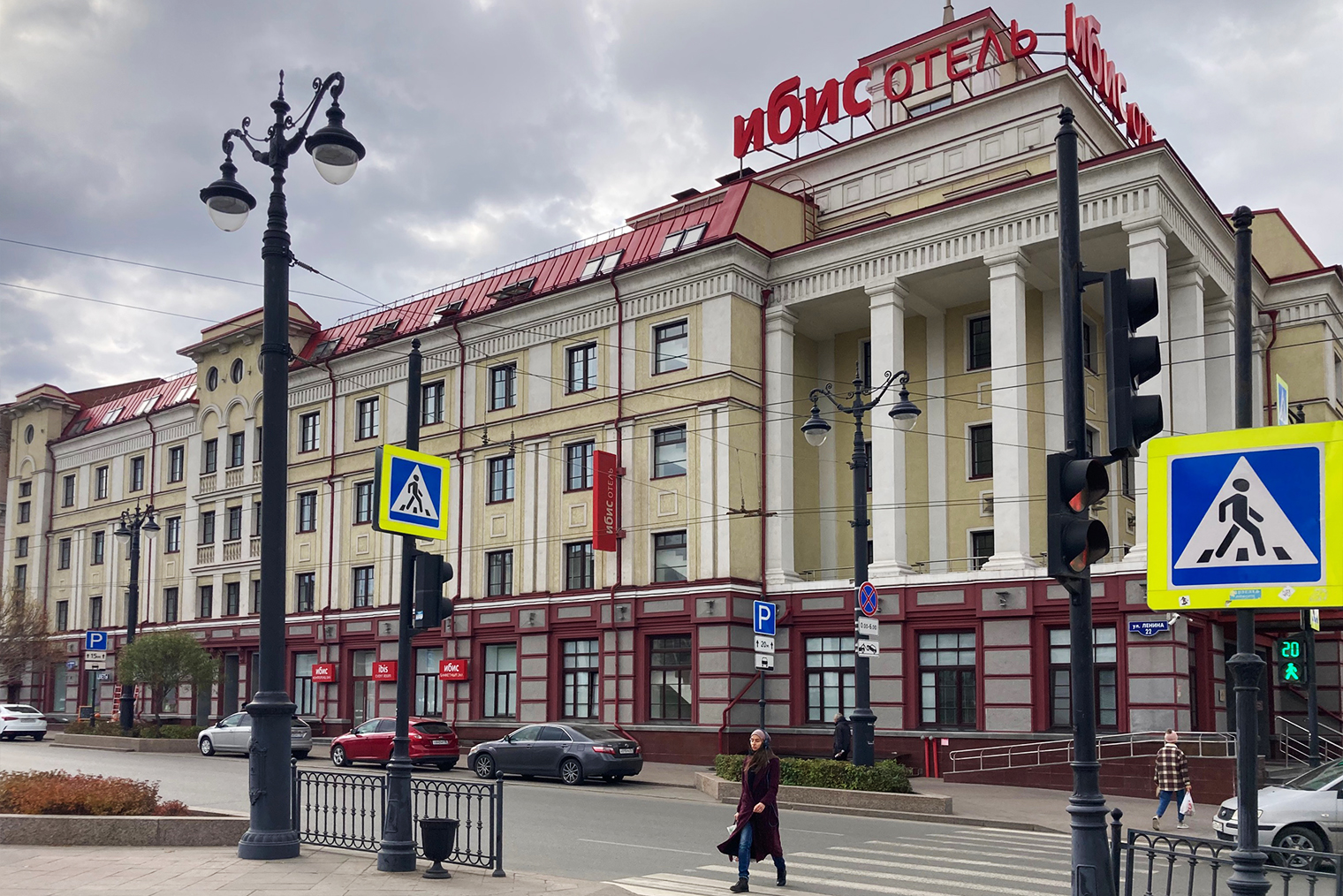 Одно из исторических зданий на улице Ленина