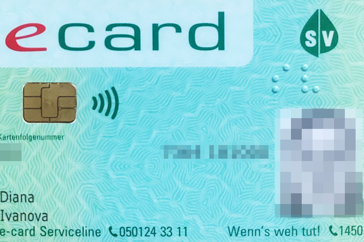Полис государственного страхования ÖGK выглядит как пластиковая карточка с чипом