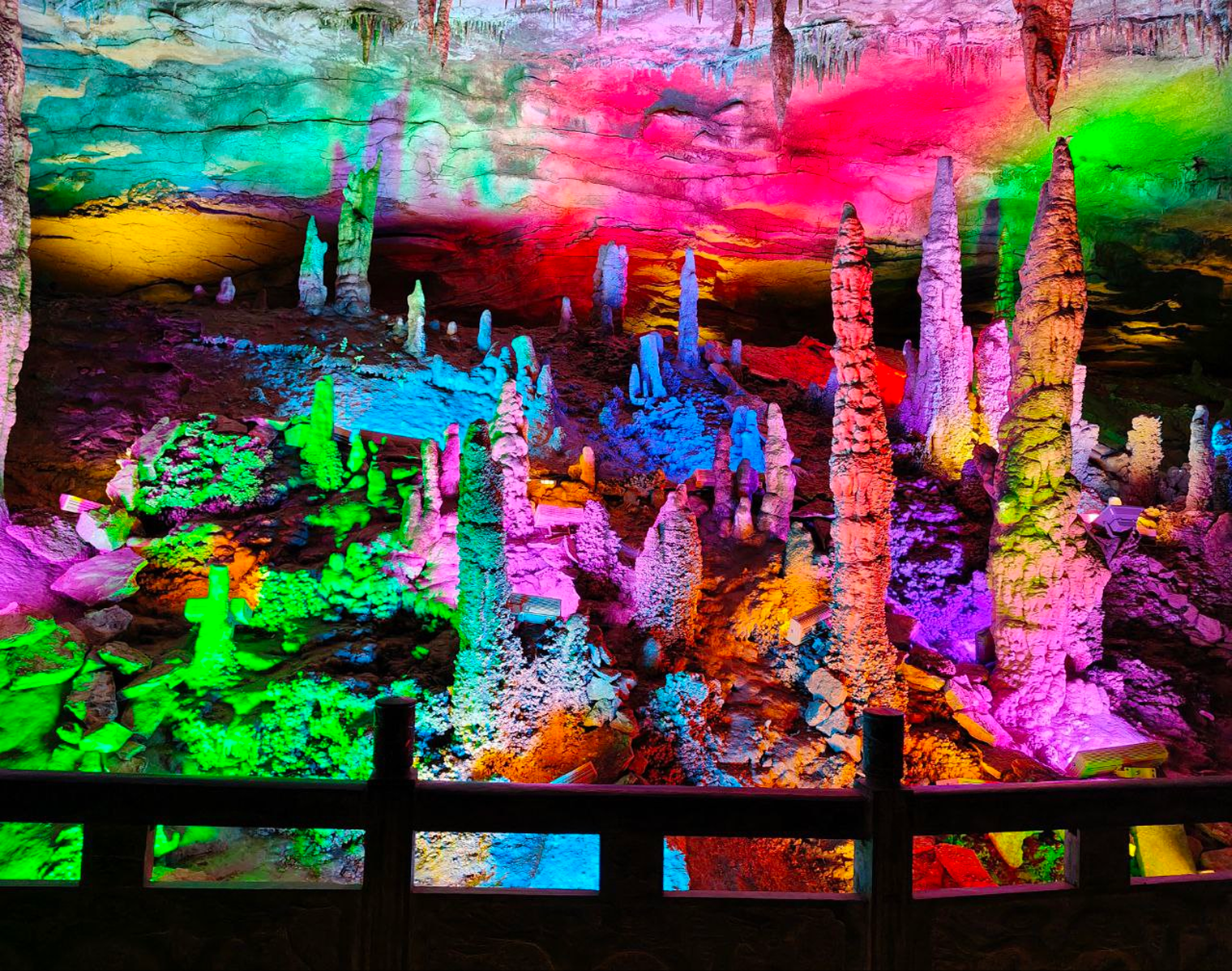 Внутри пещеры желтого Дракона