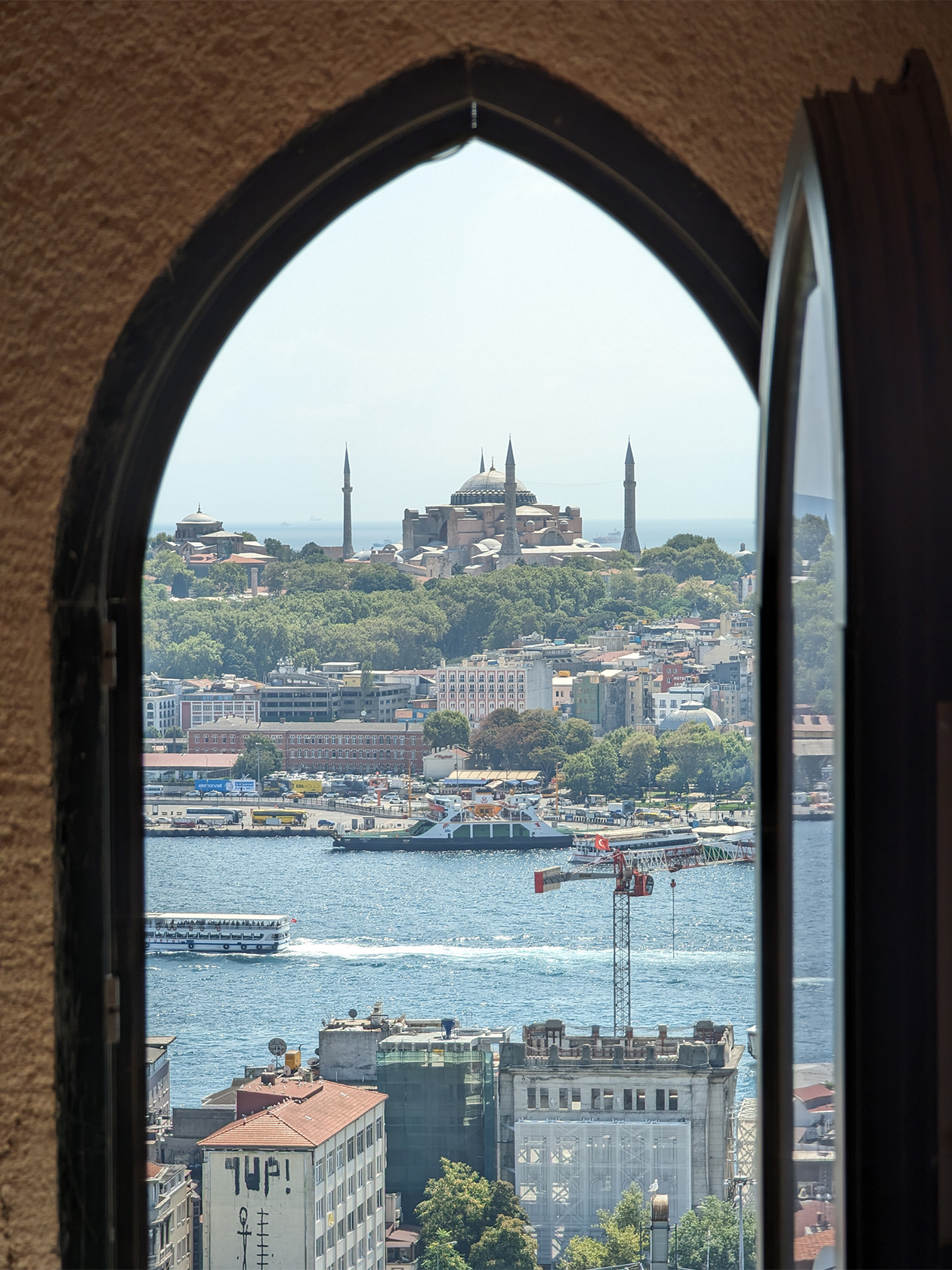 Вид с Галатской башни. Стамбул — большой город даже по меркам привычной Москвы