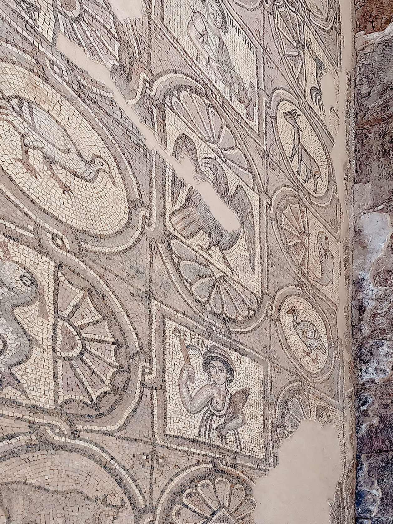 Мозаика на полу в византийской церкви