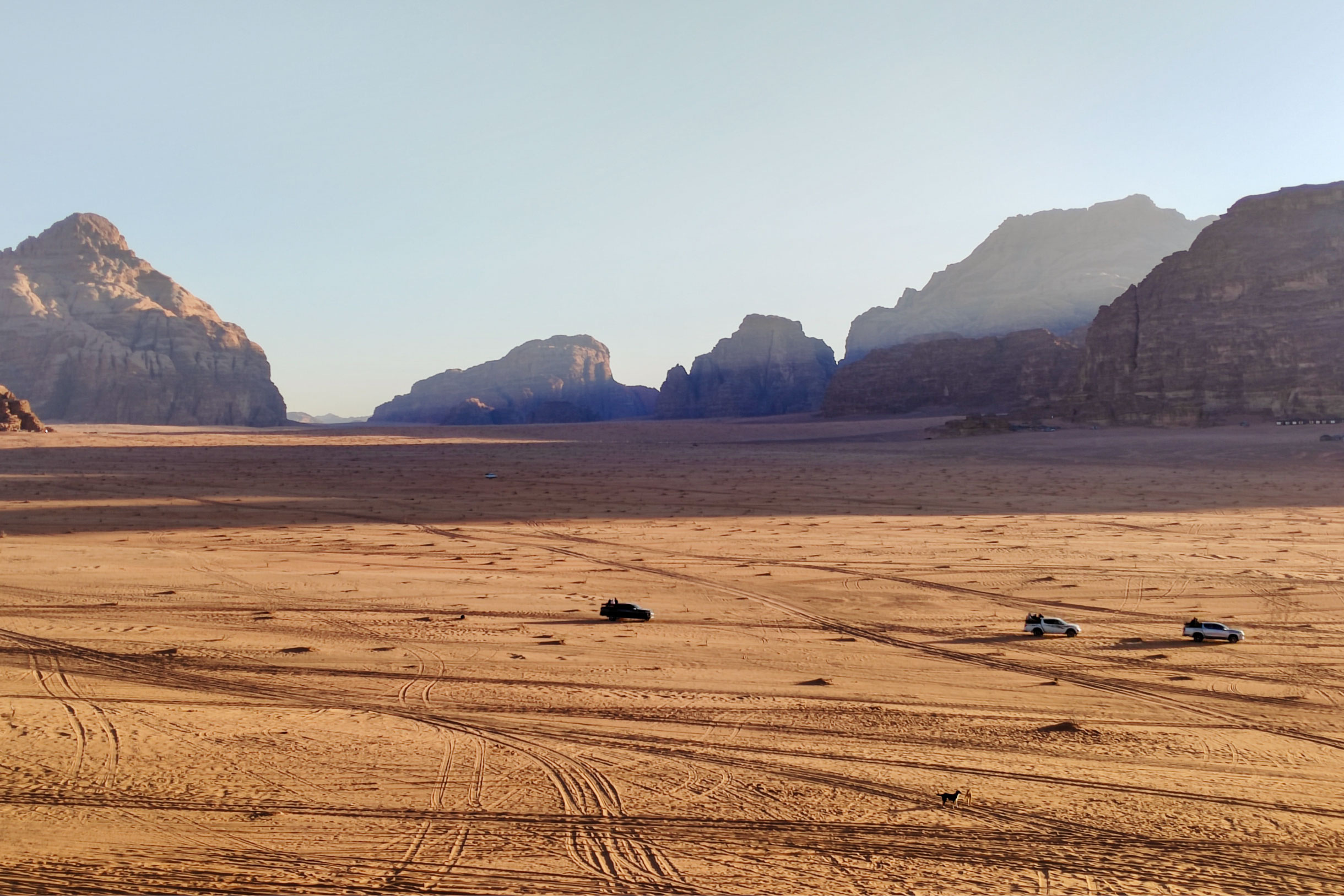 Вади-Рам — красная пустыня. Здесь снимали «Марсианина», «Трансформеров» и «Звездные войны»