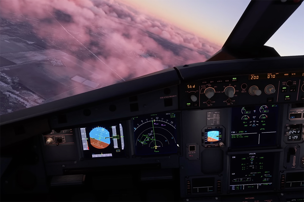 Последняя на сегодня версия Microsoft Flight Simulator вышла в 2020 году. События в игре похожи на настоящие: есть предполетный брифинг, подготовка самолета, запуск двигателей, даже парковка