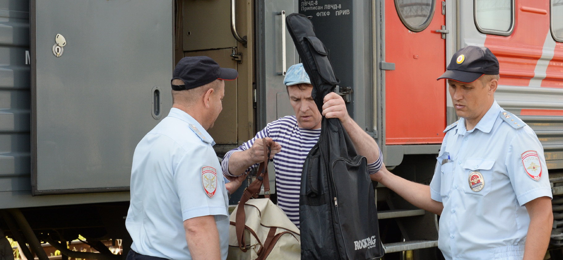 Разбитая голова, грязный вагон и буйный дембель: 7 судебных историй о поездах