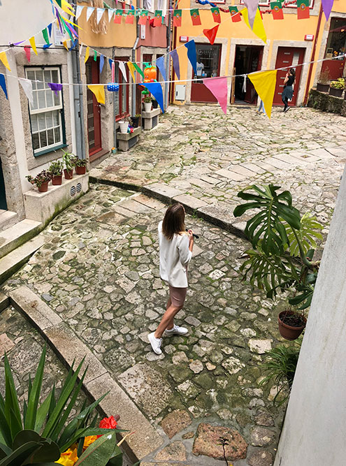Гуляя по улицам Порту, можно забрести в маленькие дворики, где нет туристов
