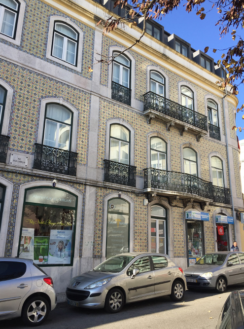 Отделка всего дома керамической плиткой в Португалии — обычное дело