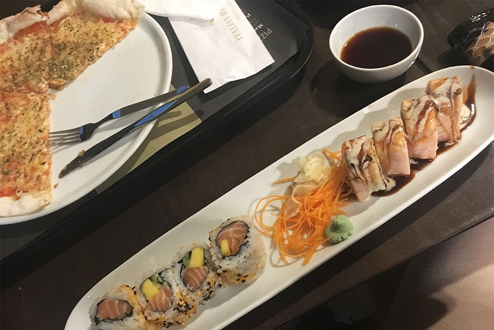 Свежие суши в Sushi Passion в аэропорту Порту. Цена — от 3,6 € за два ролла