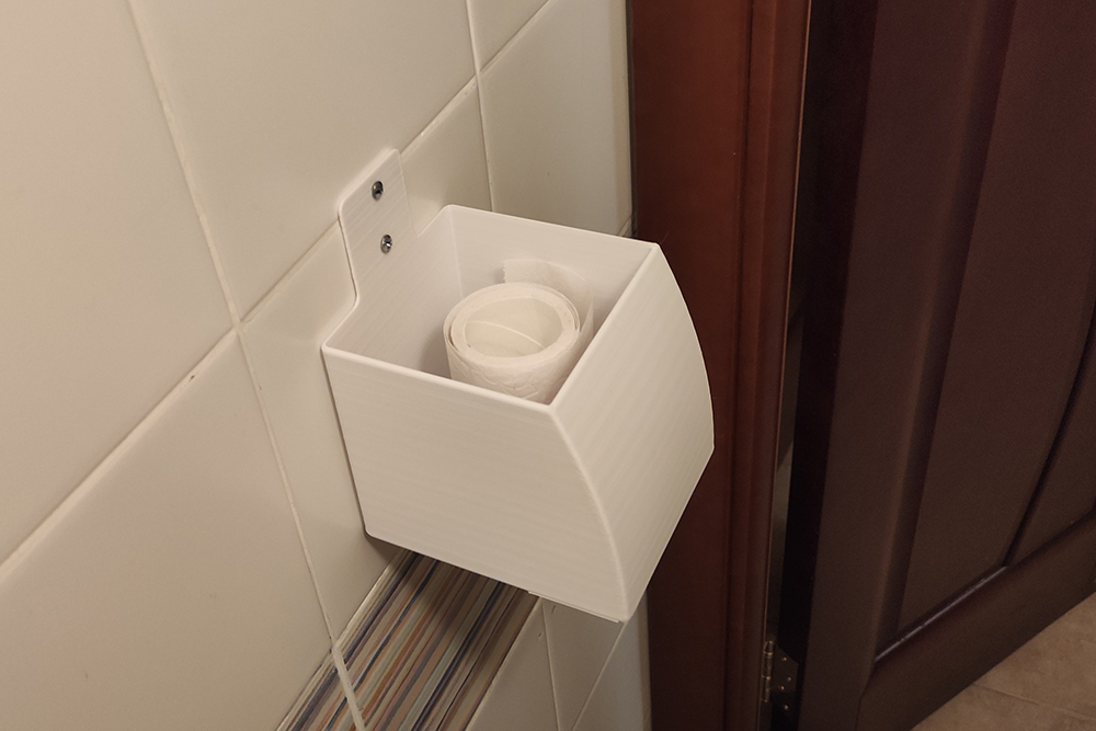 Так выглядит коробка на своем месте в туалете