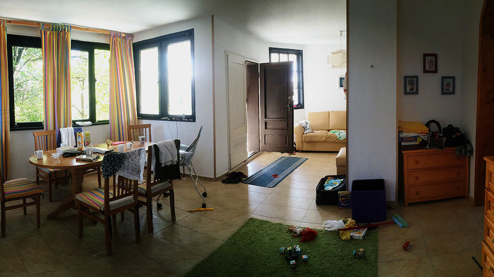 Та самая гостиная в Болгарии, что сподвигла нас искать другое жилье