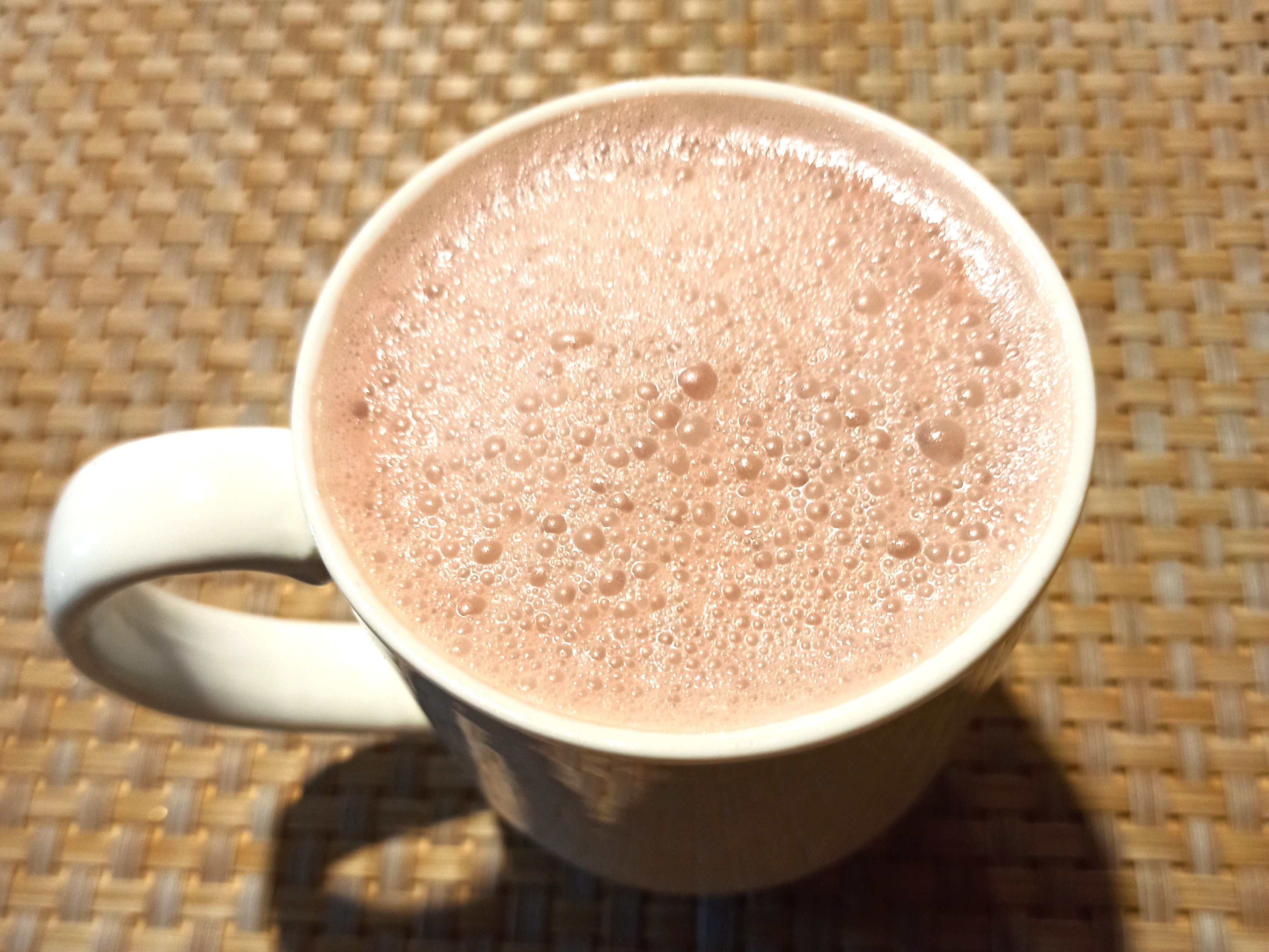 Суджа — крепкий черный чай с добавлением масла из молока яка и соли