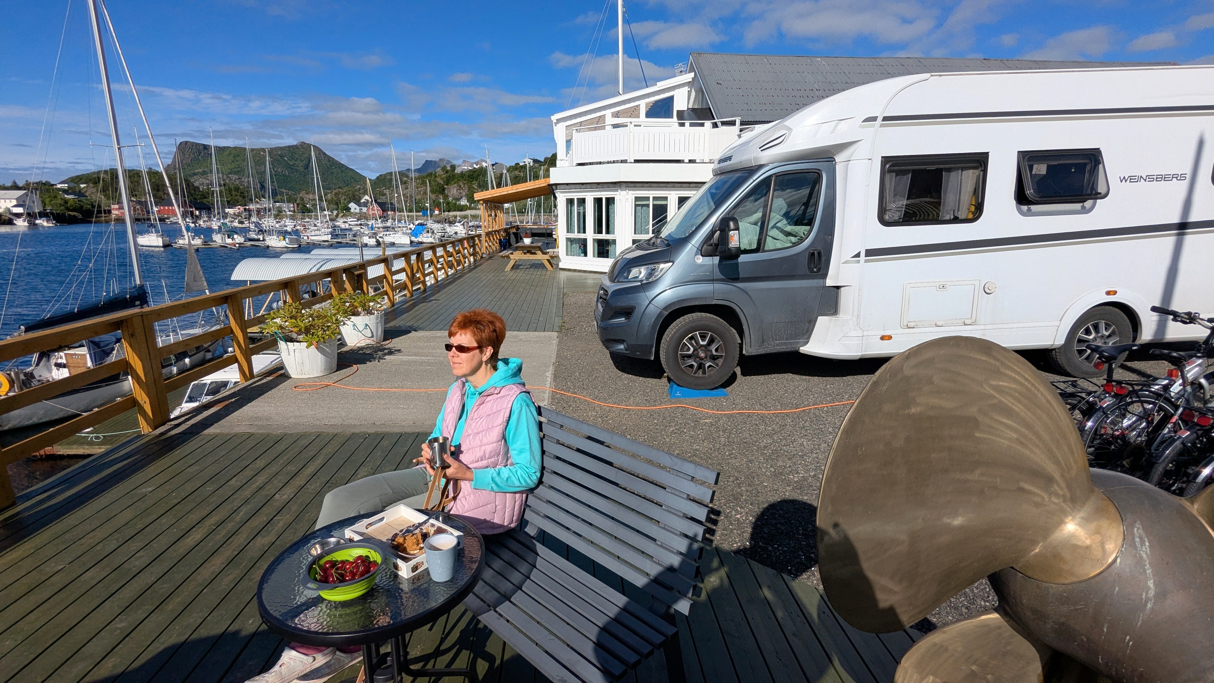 На берегу Северного моря, Лофотены, Svolvær, лодочный кемпинг Lofoten Rorbuer AS