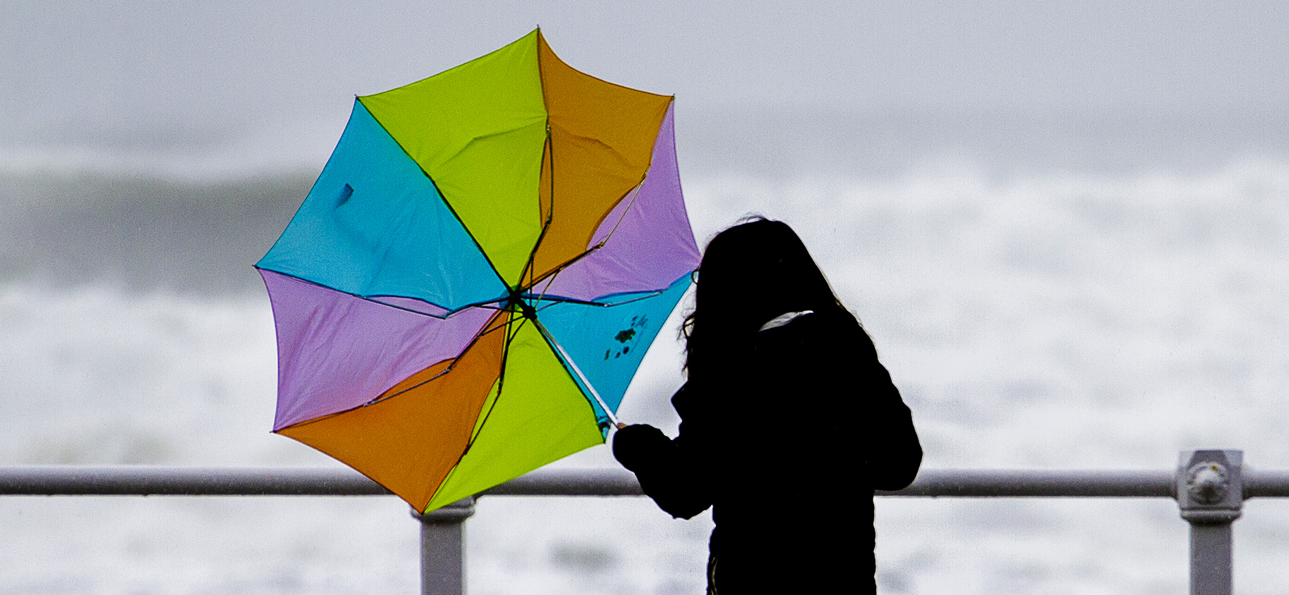 Президент подписал закон о дополнительных выходных и отпусках работникам, пострадавшим от ЧС