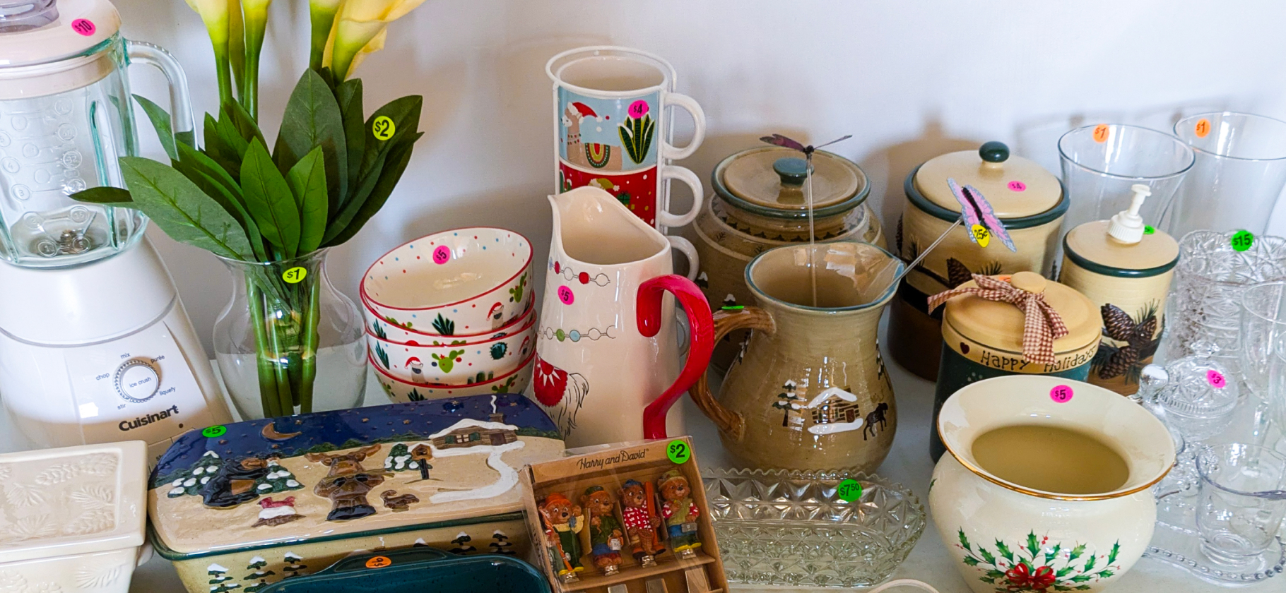 «Охотники за сокро­вищами патрулируют улицу с 6 утра»: как мы провели гараж­ную распродажу